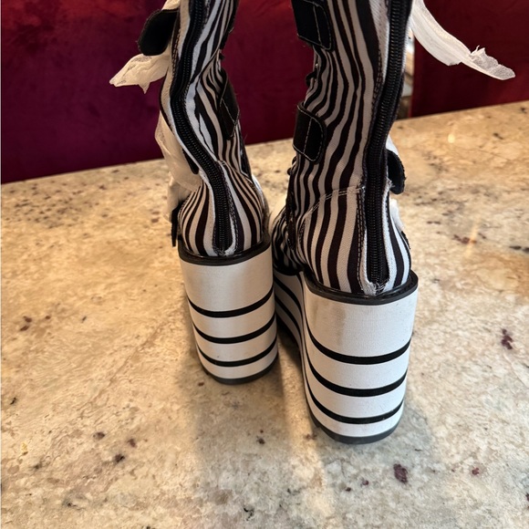 YRU Black & White Star Stripe Detention Platform
Boots - Picture 6 of 12